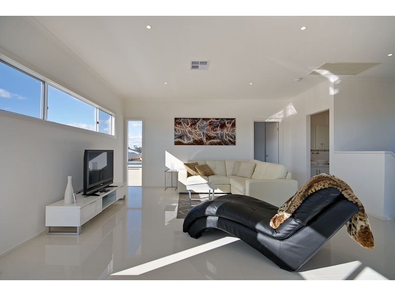 10 Lawrence Street, Goolwa North SA 5214