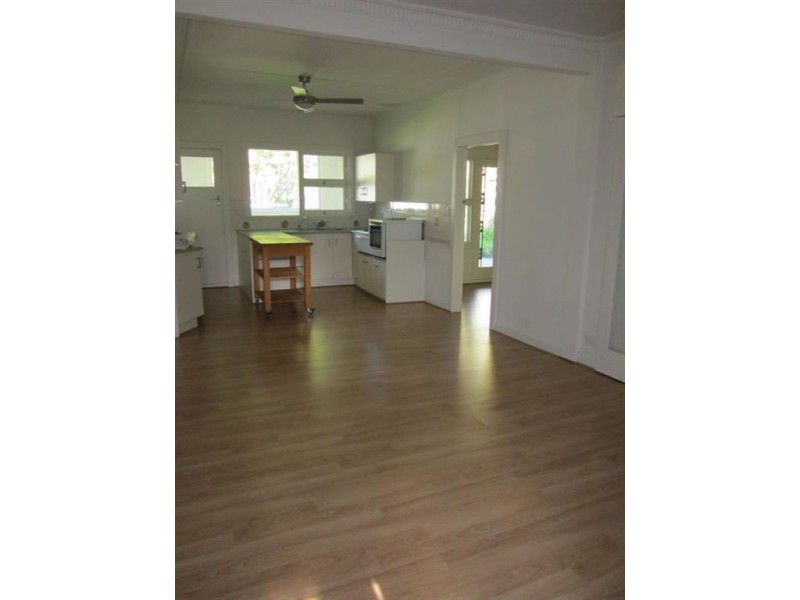 4 Hillview Road, Victor Harbor SA 5211