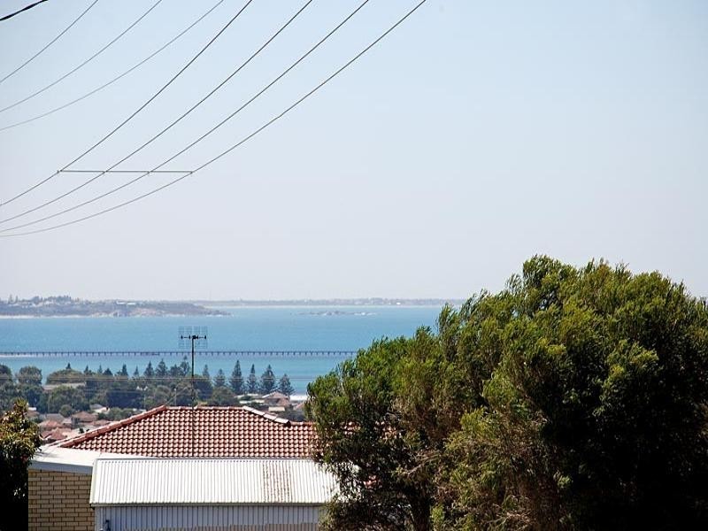 21 White Crescent, Encounter Bay SA 5211