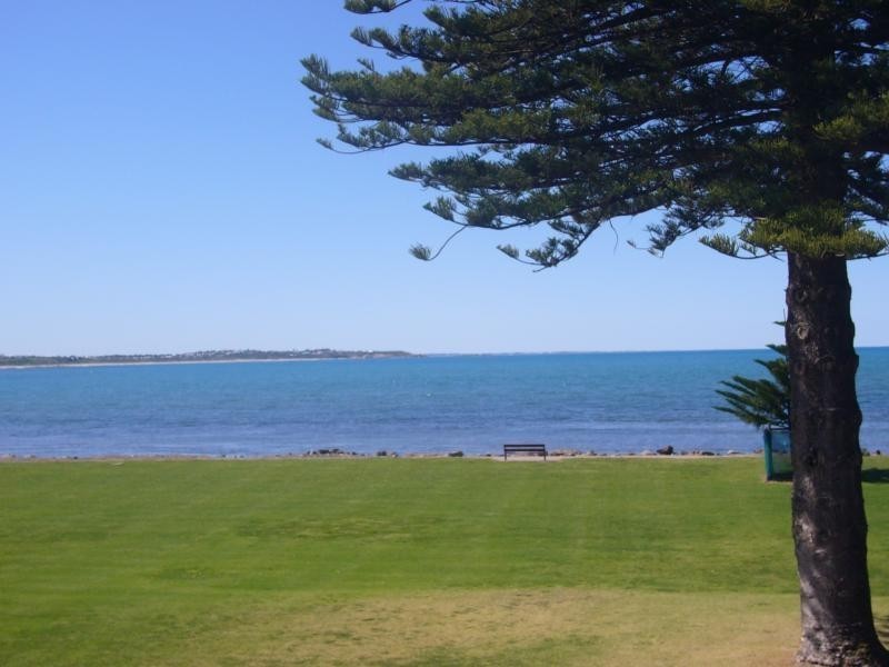 1/16 Flinders Parade, Victor Harbor SA 5211