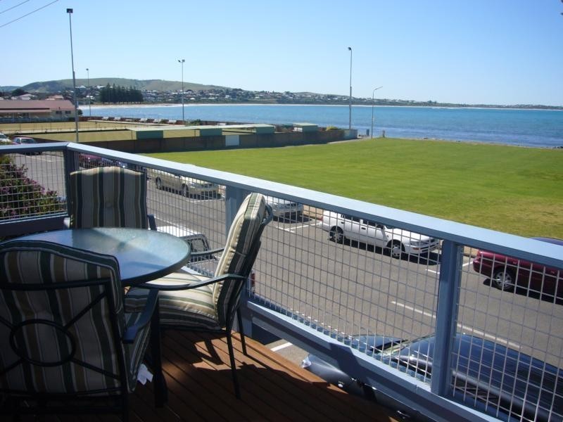 1/16 Flinders Parade, Victor Harbor SA 5211