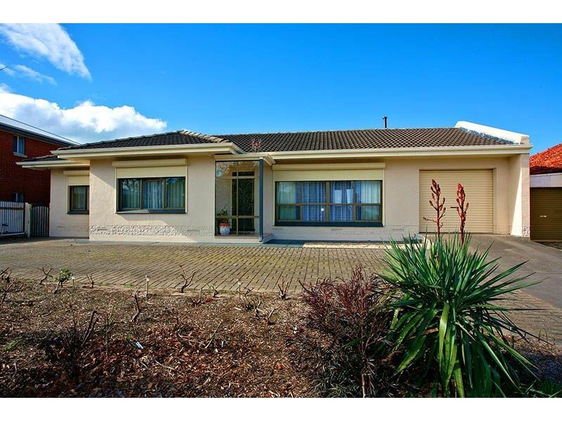 16 Greenhills Road, Victor Harbor SA 5211