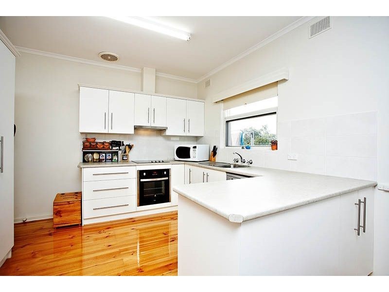 16 Greenhills Road, Victor Harbor SA 5211