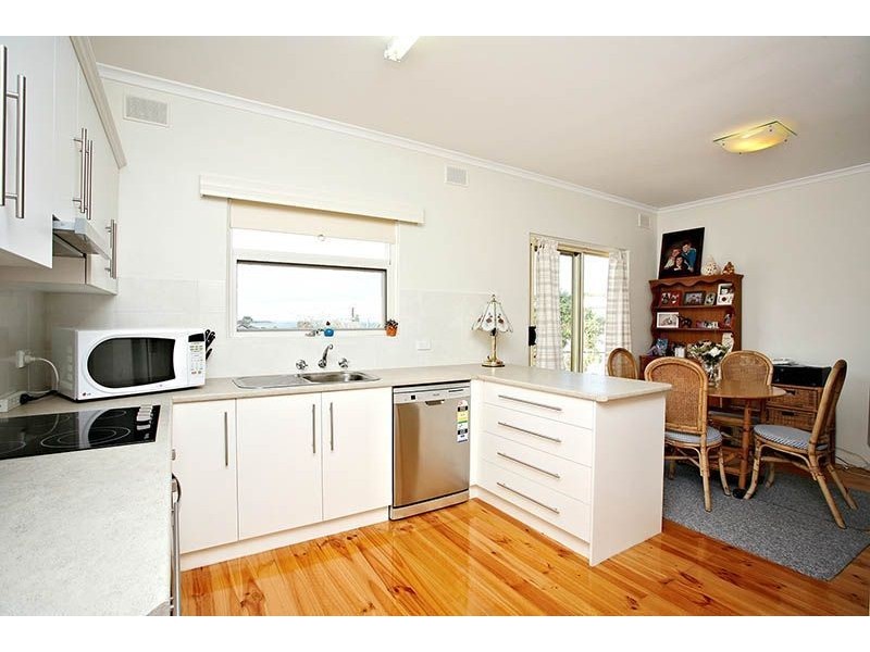 16 Greenhills Road, Victor Harbor SA 5211