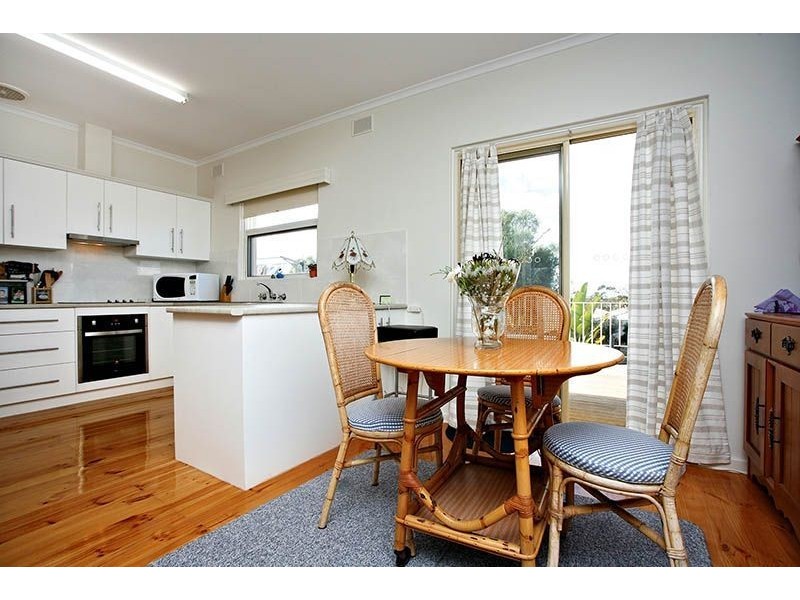 16 Greenhills Road, Victor Harbor SA 5211
