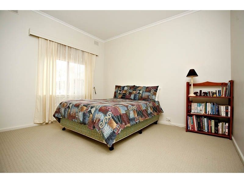 16 Greenhills Road, Victor Harbor SA 5211