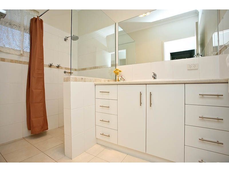 16 Greenhills Road, Victor Harbor SA 5211