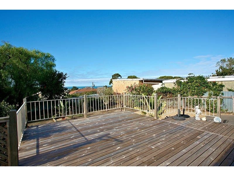 16 Greenhills Road, Victor Harbor SA 5211