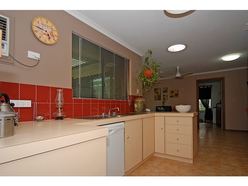 5 Marlborough Ave, Victor Harbor SA 5211