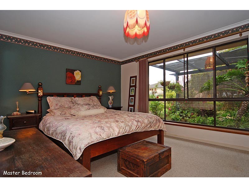 5 Marlborough Ave, Victor Harbor SA 5211