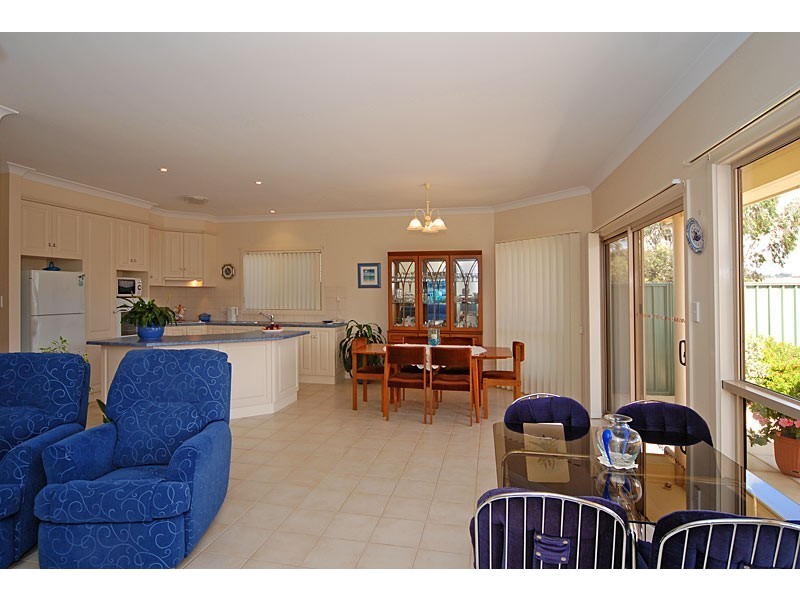 6 Palm Court, Victor Harbor SA 5211