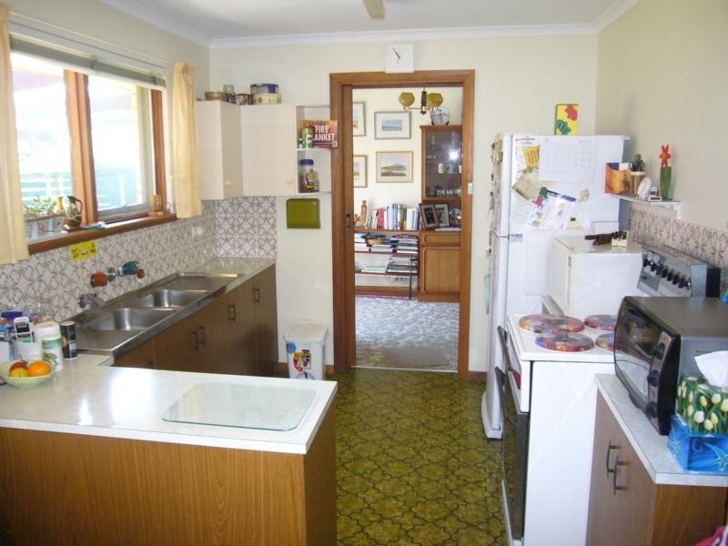 1 Swain Road, Victor Harbor SA 5211