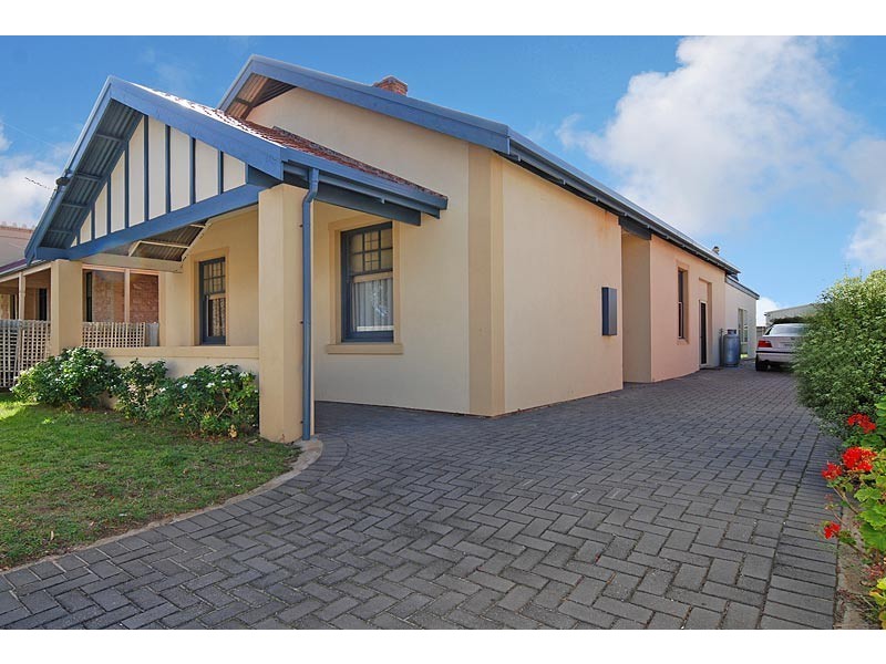 14 Seaview Road, Victor Harbor SA 5211