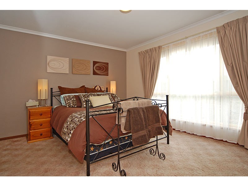 12 Dolphin Ave, Encounter Bay SA 5211