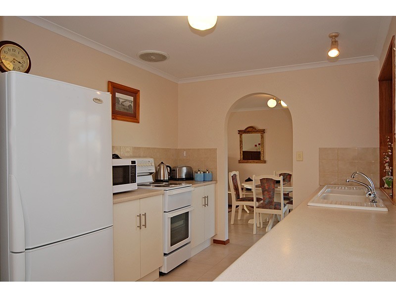 12 Dolphin Ave, Encounter Bay SA 5211