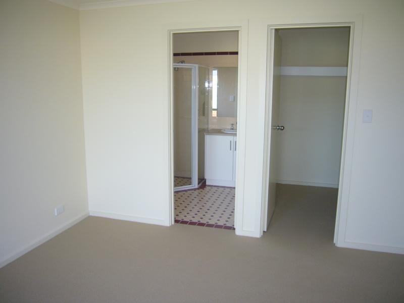 9 Robb Street, Encounter Bay SA 5211