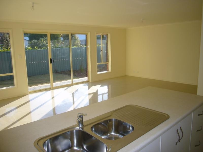 9 Robb Street, Encounter Bay SA 5211