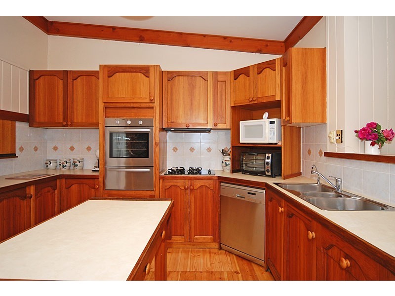 2 Sturt Street, Victor Harbor SA 5211