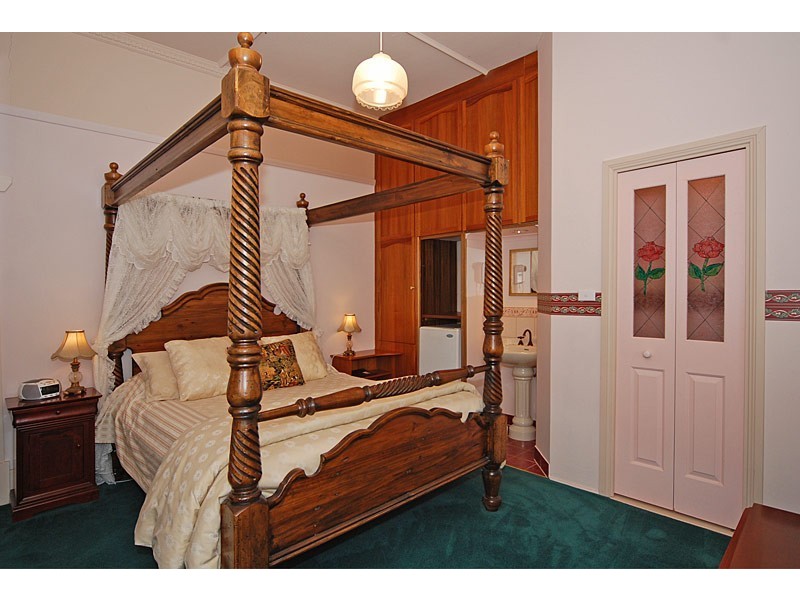 2 Sturt Street, Victor Harbor SA 5211