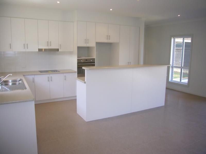8 Pioneer Way, Encounter Bay SA 5211