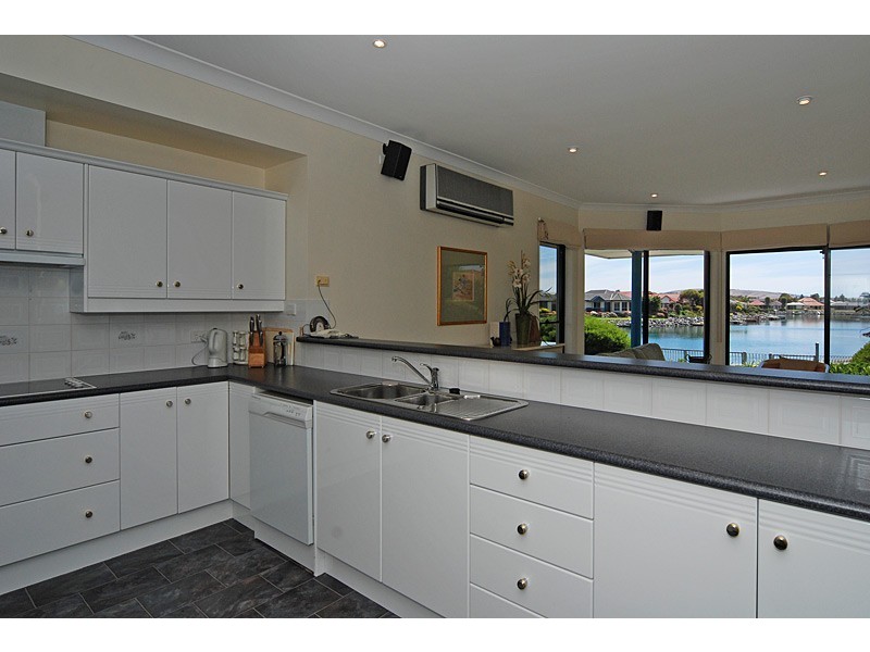 4 Islander Drive, Encounter Bay SA 5211
