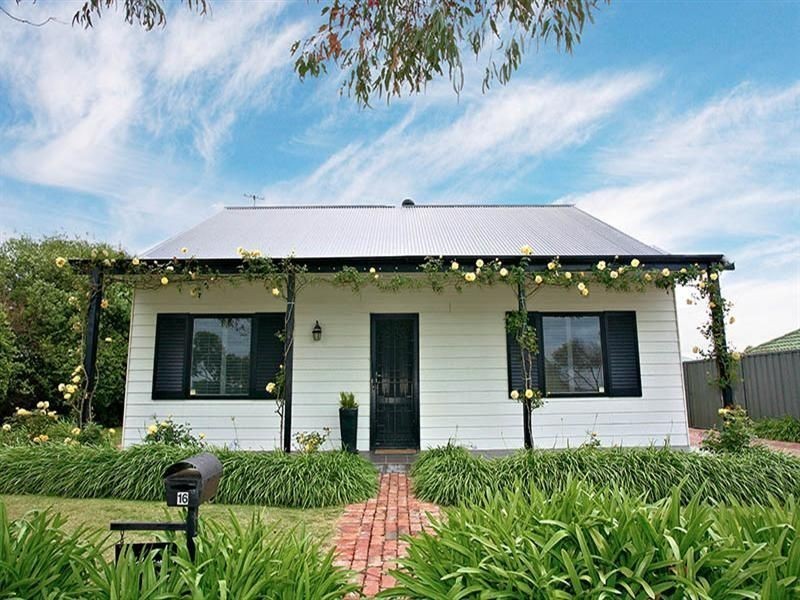 16 Mason St, Port Elliot SA 5212