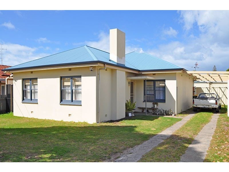 18 Lindsay Street, Victor Harbor SA 5211