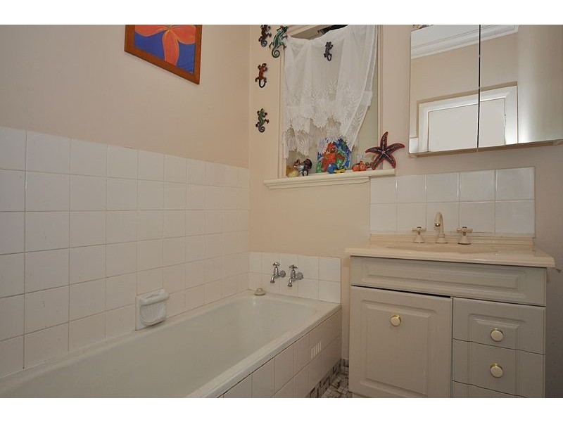 18 Lindsay Street, Victor Harbor SA 5211