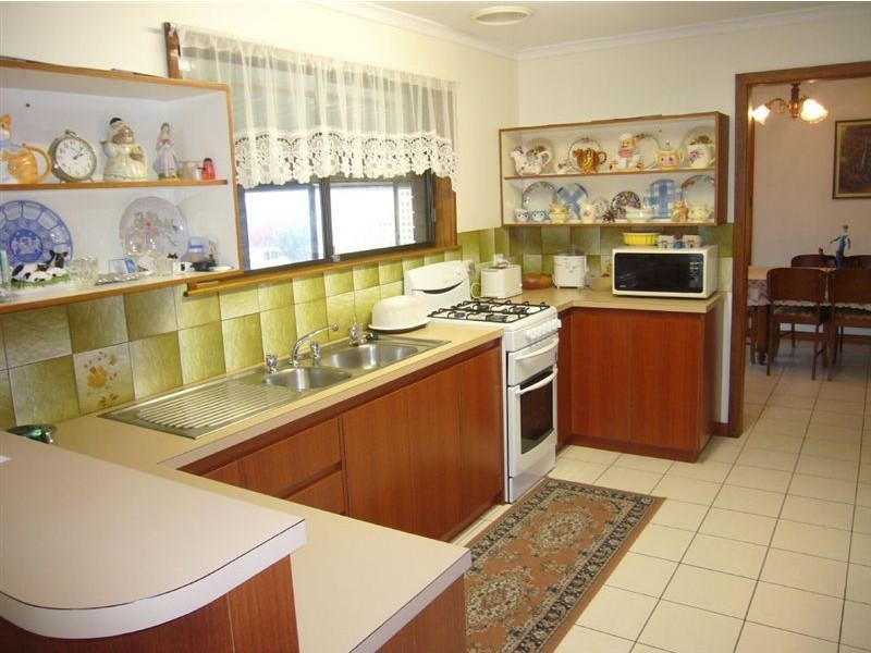 4 Norma Crescent, Encounter Bay SA 5211