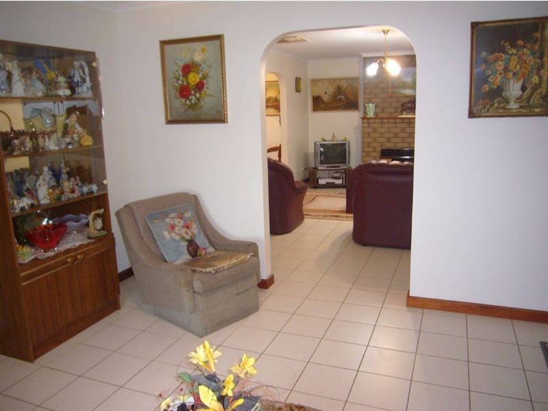 4 Norma Crescent, Encounter Bay SA 5211