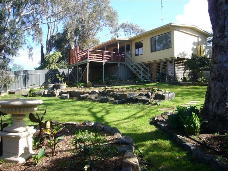 16 Coorong Crescent, Encounter Bay SA 5211