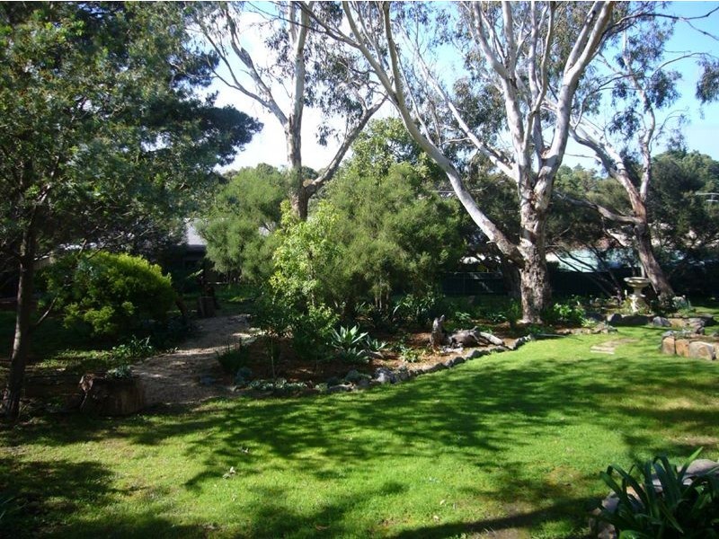 16 Coorong Crescent, Encounter Bay SA 5211