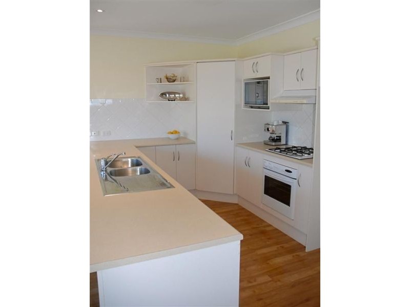4 Fountain Avenue, Encounter Bay SA 5211