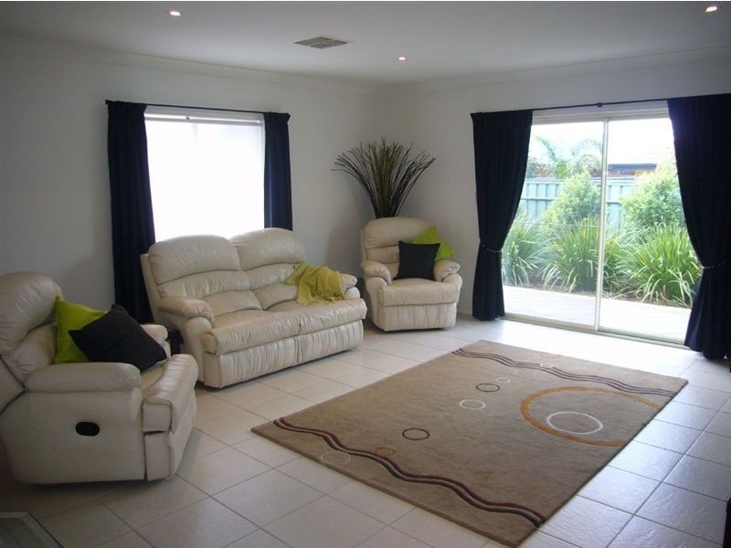 4 Allen Street, Encounter Bay SA 5211