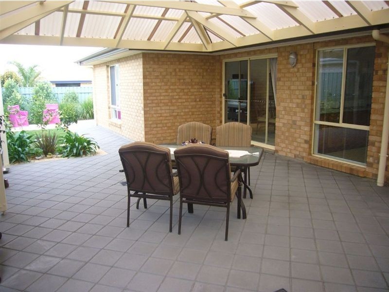 4 Allen Street, Encounter Bay SA 5211