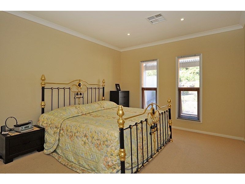 5 Dwiar Road, Victor Harbor SA 5211