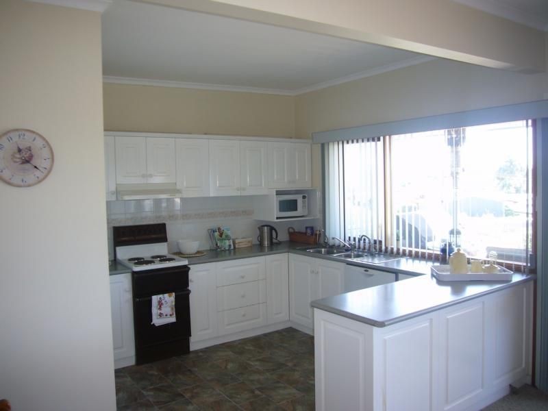 27 Nevin Avenue, Encounter Bay SA 5211