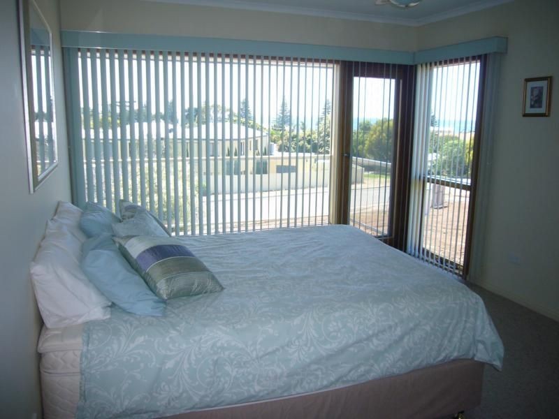 27 Nevin Avenue, Encounter Bay SA 5211