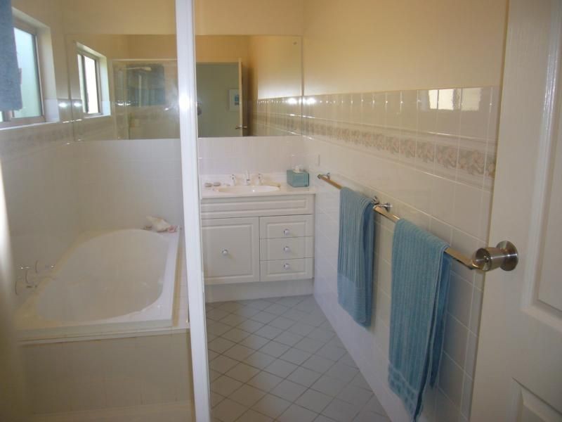 27 Nevin Avenue, Encounter Bay SA 5211