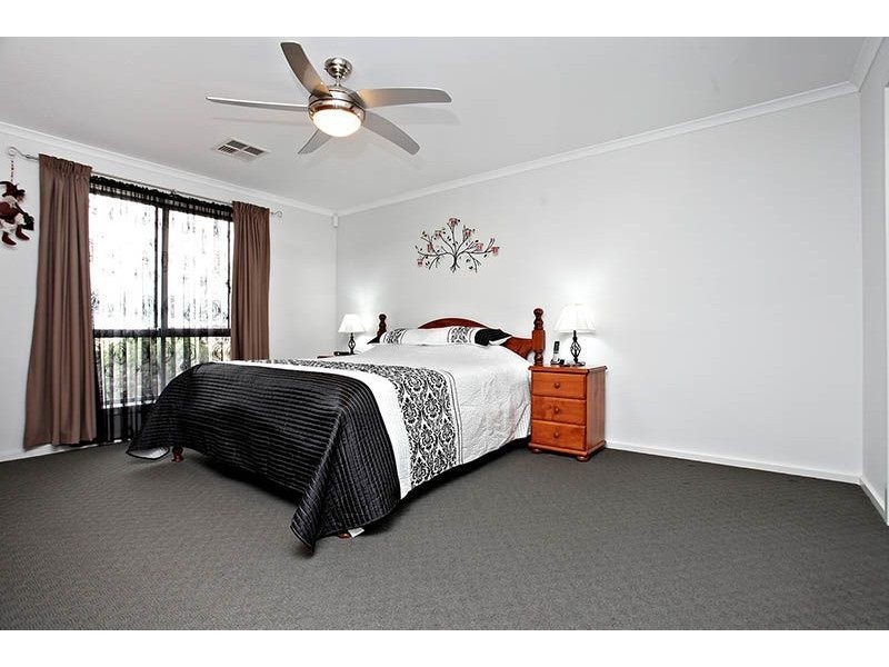 11 Cormorant Court, Middleton SA 5213