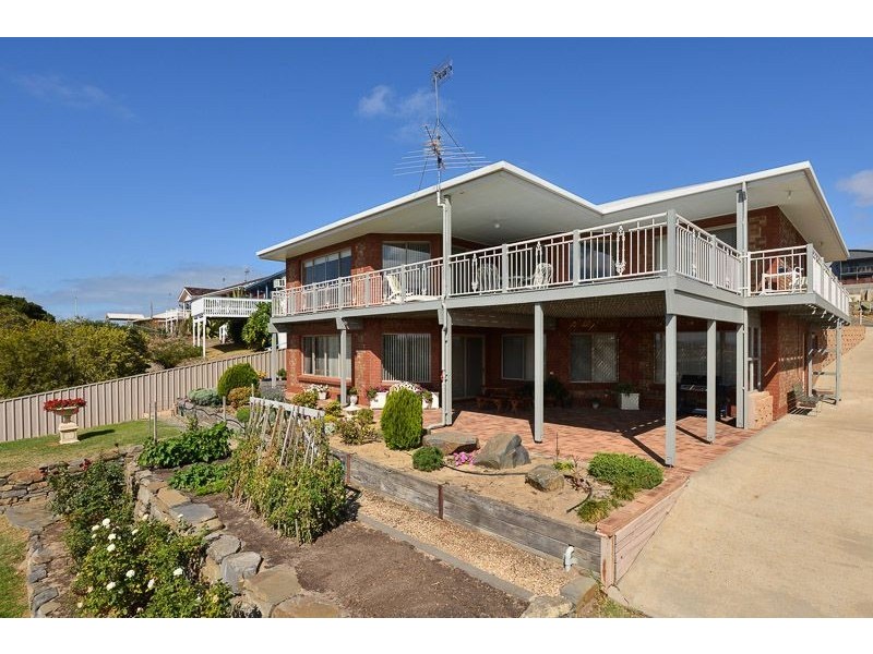 32 Clive Avenue, Encounter Bay SA 5211