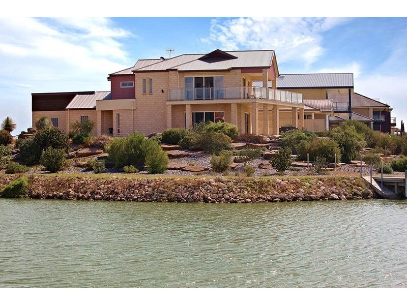 2 Britannia Parade, Hindmarsh Island SA 5214