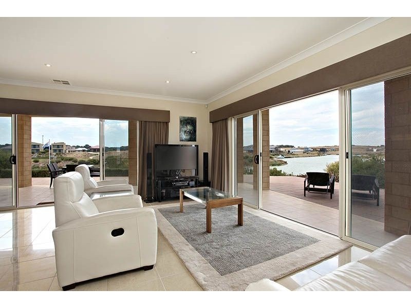 2 Britannia Parade, Hindmarsh Island SA 5214