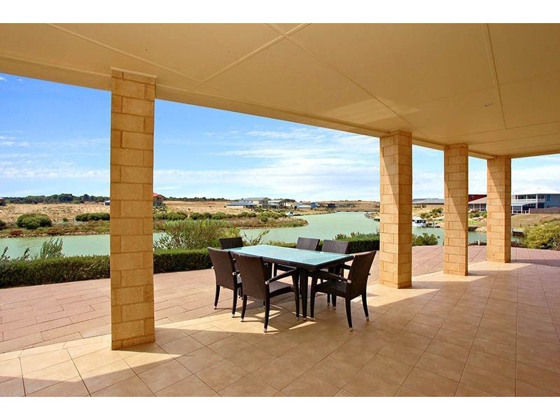 2 Britannia Parade, Hindmarsh Island SA 5214