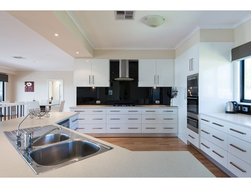 16 Theisenger Court, Encounter Bay SA 5211