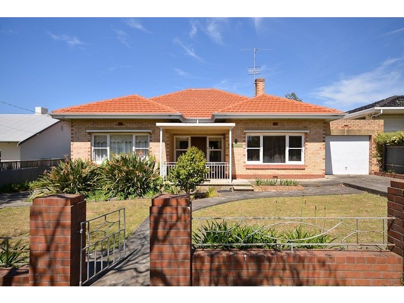 9 Renown Ave, Victor Harbor SA 5211