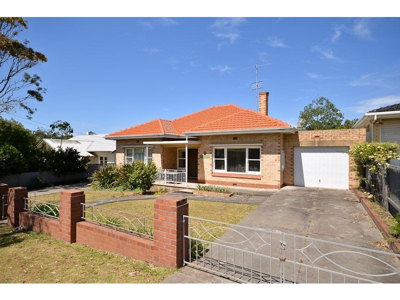 9 Renown Ave, Victor Harbor SA 5211