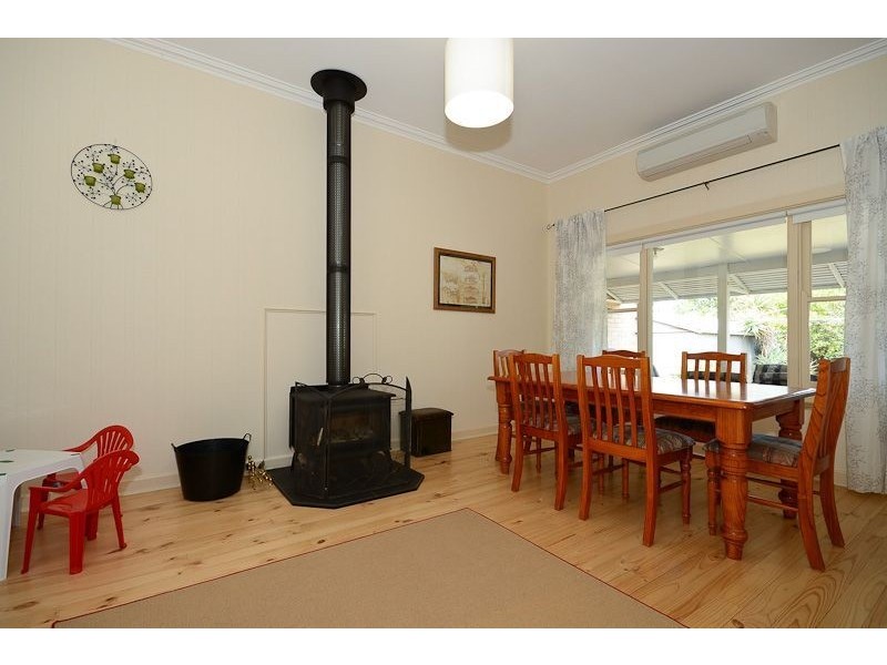 9 Renown Ave, Victor Harbor SA 5211