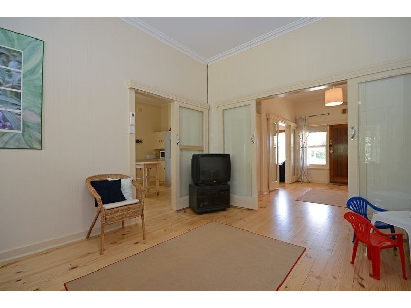 9 Renown Ave, Victor Harbor SA 5211