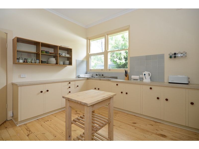 9 Renown Ave, Victor Harbor SA 5211